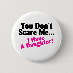 You Dont Scare Me I Have A Daughter Pink Black 6 Cm Round Badge
