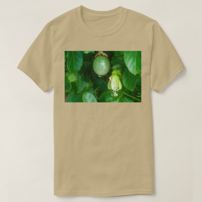 Young small green unripe fruit of a Passiflora vin T-Shirt (Design Front)