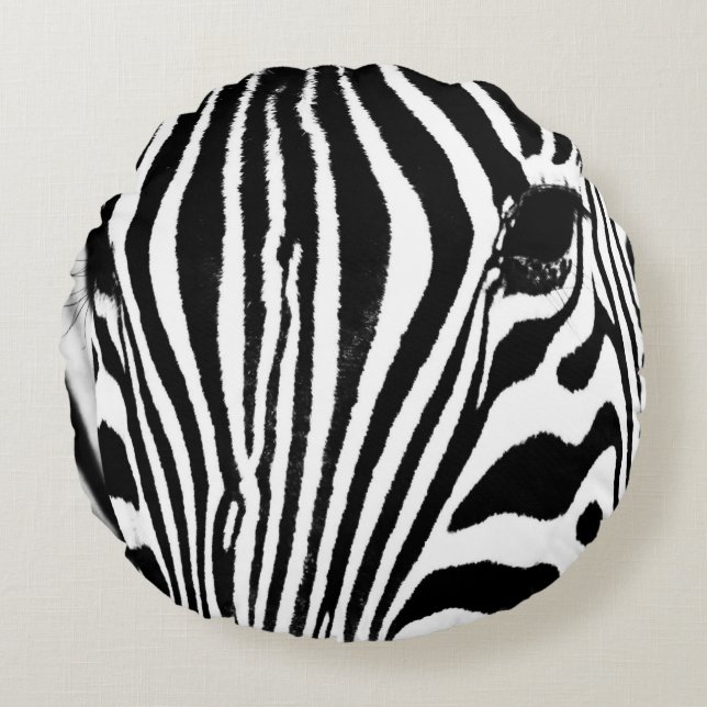 Zebra portrait black and white round cushion (Front)