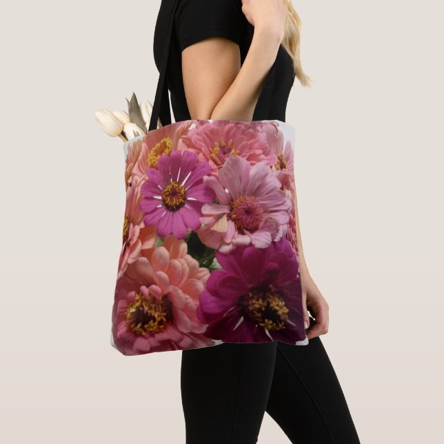 Zinnia lovers tote bag! bag (Close Up)