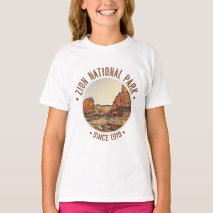 Zion National Park Utah USA Outdoors Distressed T-Shirt